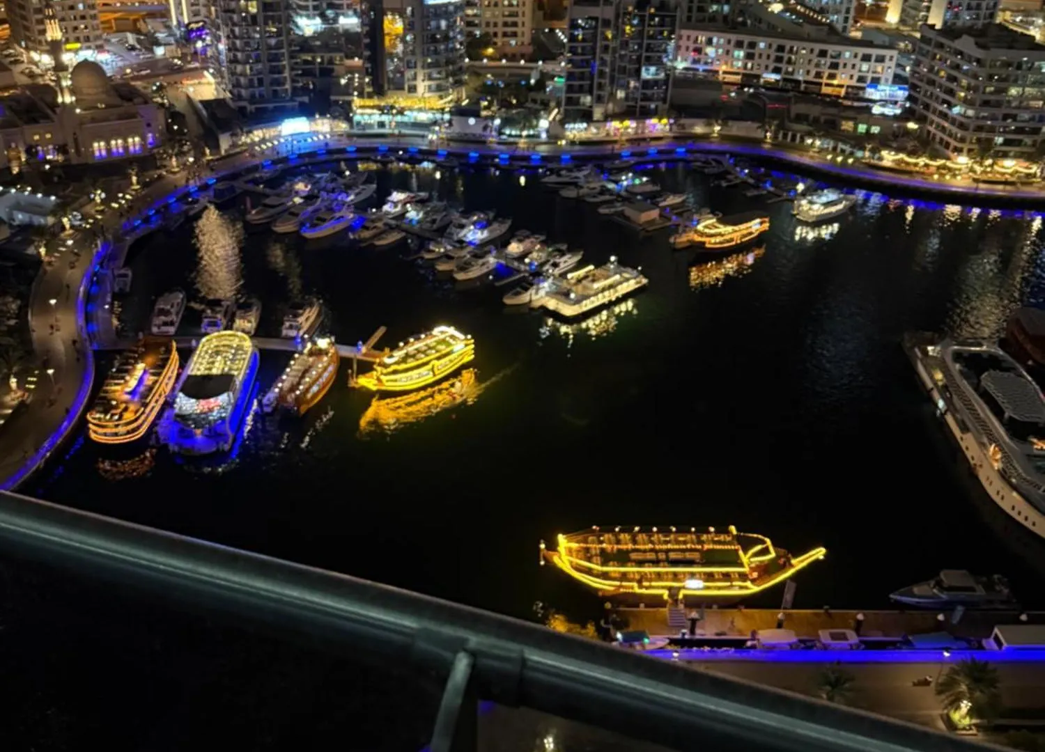 Sparkle Towers By Swarovski - Dubai Marina - High Floor - Beach Resort Sunset View location